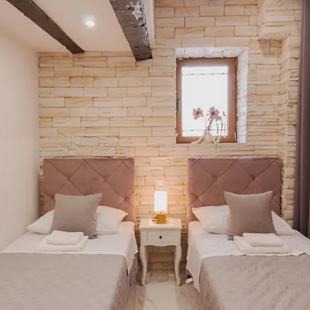 Adam In The Old Town, 2 Single Beds 아파트 *