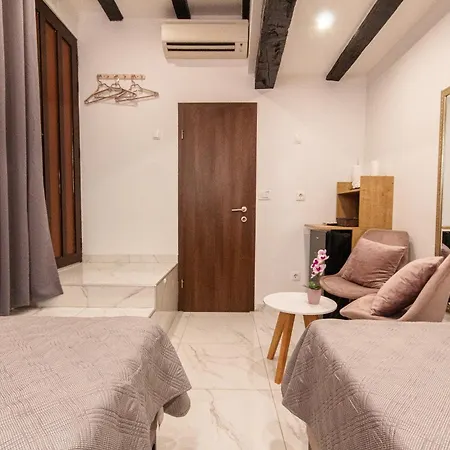 Adam In The Old Town, 2 Single Beds 아파트 *